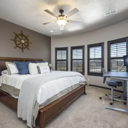 TURTLEBACK OASIS! Mins to Lake, Hot Springs & Golf