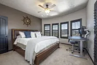 TURTLEBACK OASIS! Mins to Lake, Hot Springs & Golf Hotels in Sierra County