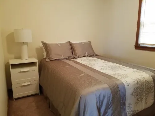 Housekeeping Cottage - Near Lake George & Adirondacks