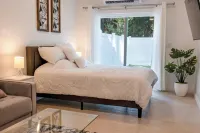 Spacious Modern 1B Studio w Patio, W&D
