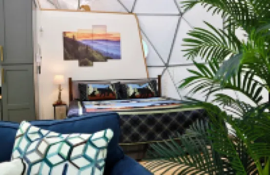 Amazing Creekside Glamping Dome in Park-Like Setting with Hot Tub & A/C!