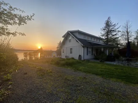 Olympia Waterfront Beach Cottage