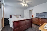 Luxury Spacious Home, Only 4.7 Miles From Airport Hôtels à proximité de : Schulze Cafeteria