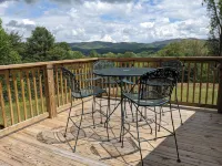 Cozy loft retreat w/Mountain Views in Mtn City near VA Creeper Trail & Damascus. 約翰遜縣酒店