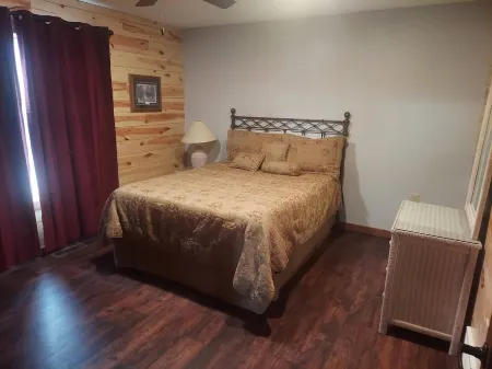 New Northwest Wisconsin Lakefront Cabin. Отели в г. Ленрут