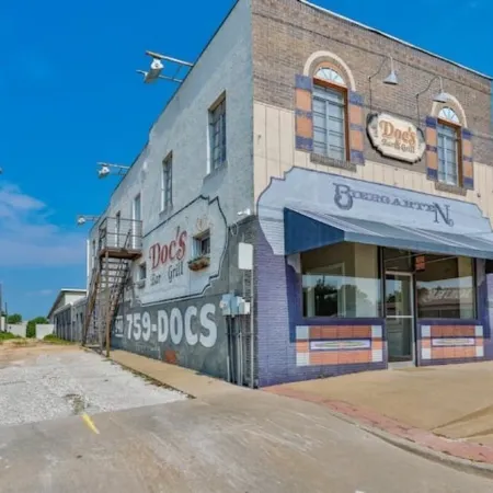 Local Charm Meets Modern Luxury in the North Texas Hill Country - 1.5hrs to DFW!