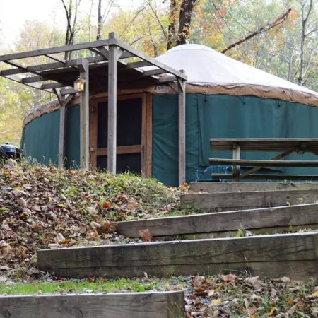 GLAMPING YURT. Sleeps 4, HOT TUB, Pellet Stove