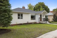 Timeless Comfort: Unwind in Our Remodeled 3 bedroom Retreat