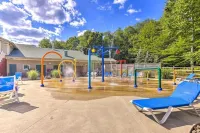 Cozy House in Big Bass Lake Gouldsboro with Hot Tub, Fire Pit, Pool, Ping Pong Hotel a Clifton Township