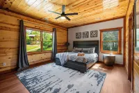 Luxury Lodge~Sleeps 22~Heated Pool~2 Hot Tubs~Game Room