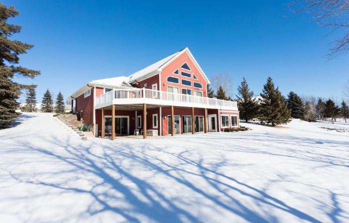 PRIVATE Luxury Lake Home with 5+ BR and Gourmet Kitchen-22 Foot Pontoon Included