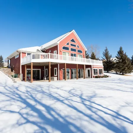 PRIVATE Luxury Lake Home with 5+ BR and Gourmet Kitchen-22 Foot Pontoon Included
