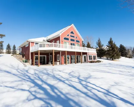 PRIVATE Luxury Lake Home with 5+ BR and Gourmet Kitchen-22 Foot Pontoon Included Hotels in La Grand Township