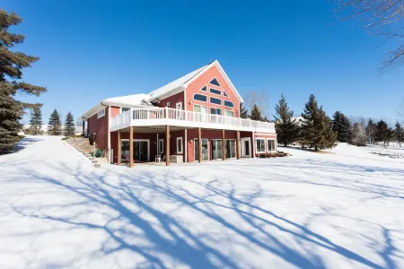 PRIVATE Luxury Lake Home with 5+ BR and Gourmet Kitchen-22 Foot Pontoon Included