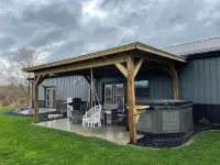 Charming 2 Bedroom Home with Hot Tub and Fire Pit
