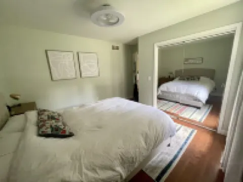 FAMILY FRIENDLY LAKE HOUSE WITH FABULOUS SCREENED PORCH Hotels in Clark County