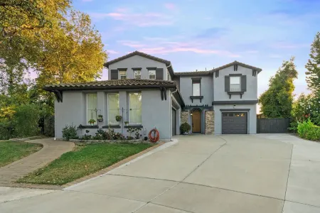 3000 Sqft 5Br/4BTH Villa with Pool and Hot Tub