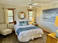 Luxury Mountaintop Views with Hot Tub - 1 min to town Hotels in Hiawassee