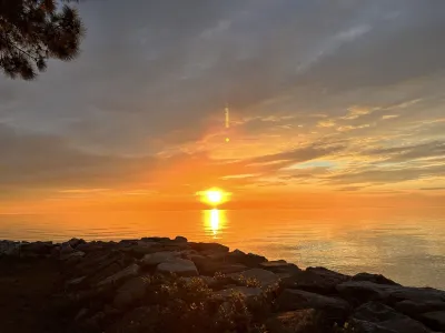 Studio on the Bay. โรงแรมใกล้Spider Hall Farm