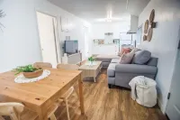 Cozy Guesthouse Close to Parks, 20 min to U of O , 8 min to Airport