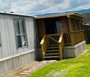 Comfy Mobile Home located minutes from restaurants and venues.
