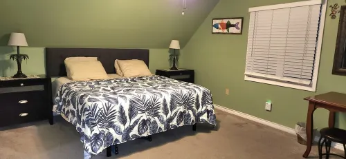Sea Breeze Cottage 2 Large Decks, Pool, Free Parking/Wifi in  Truman Annex