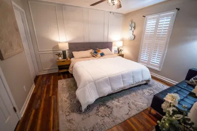 "Parkside Haven with Hot Tub Near Bourbon Trail & Louisville" Hotels near Knob Creek Gun Range