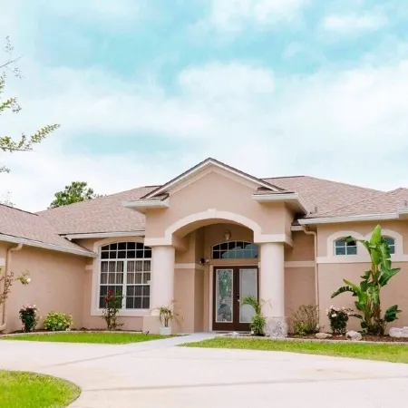 Palm Coast Oasis Retreat- 15 Min to Beach