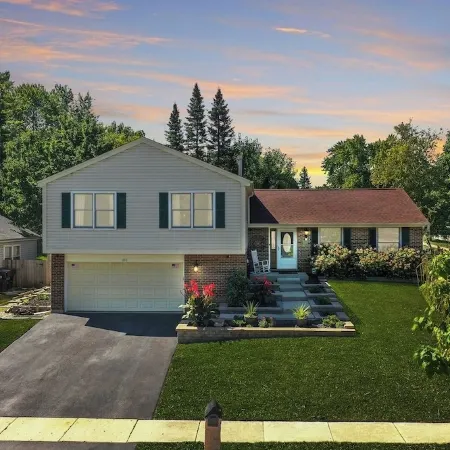 Massive 5Br, 4-Level 3k+Sqft House, PokerRoom,PoolTable, Darts, Bowling,Grill