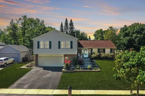 Massive 5Br, 4-Level 3k+Sqft House, PokerRoom,PoolTable, Darts, Bowling,Grill