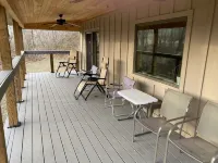 Secluded Couple’s one bedroom creek view cabin on Craigs Creek in Oriskany Va. 博特托爾特縣住宿飯店