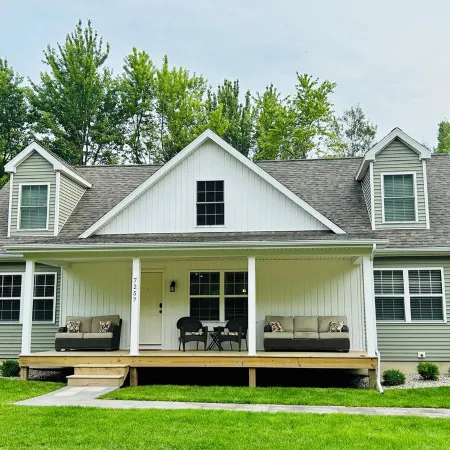 Beautiful House/Close 2 Lake/Beachfront Access/Great for Families/Outdoor Space