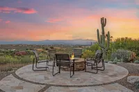 Cimarron: Spectacular city and mountain views, pool, hot tub, and more!