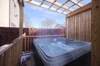 Lovely 2 Bedroom Unit with a Hot Tub - Bungalows