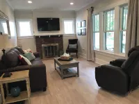 Pet friendly remodeled bungalow home just two blocks from Washington Park.