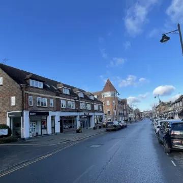 Big Loft in the Heart of Cheam Village (35 min from London City)