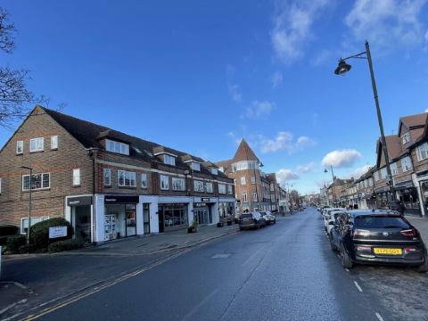Big Loft in the Heart of Cheam Village (35 min from London City)