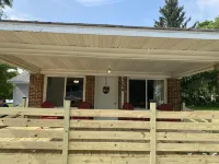 Brown Bear Station of Otter Lake-Take it easy at this unique & tranquil retreat