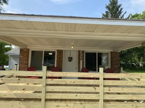 Brown Bear Station of Otter Lake-Take it easy at this unique & tranquil retreat