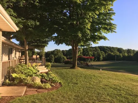 Ultimate privacy beside Sleeping Bear Dunes National Park, 3 miles to Empire