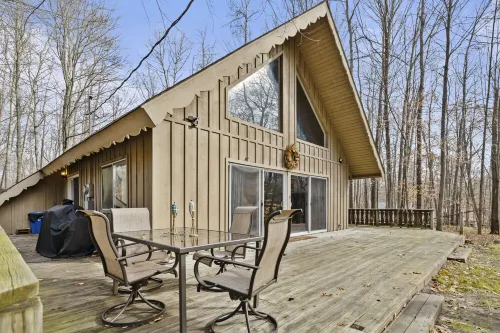 Rustic Chalet Retreat w/ Hot Tub Hotels in Mecosta County