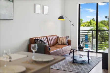 Lux King Suite|EV|Onsite Gym|Near PBI, Beach, Hospitals & shopping Отели рядом с достопримечательностью «Downtown West Palm Beach»