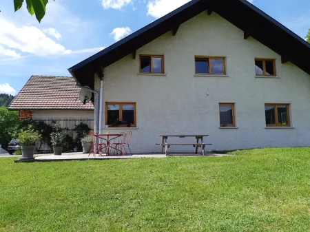 Gite au Coeur de la Nature sur les Hauteurs du Village Отели в г. Фельрин