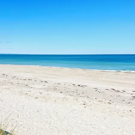 1 Min Walk to Private Beach-Linens Included! Booking for 2026!