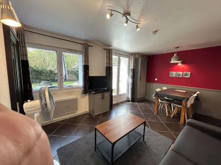 Apartment with enclosed garden and private parking in quiet city center location