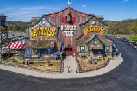 Summer Deal! Hot Tub • Fire Pit • Games • Cozy Cabin Getaway • Sleeps 12 Hotels near Cove Mountain Fire Tower