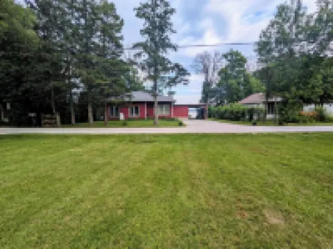 Lakefront Cottage: Amazing Mountain Views Directly on Lake Champlain Hotels in Alburgh