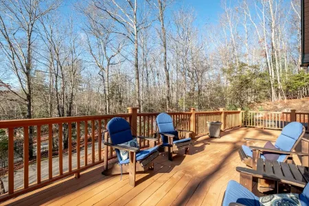 Modern Mountain Getaway in Connestee Falls now with a Tesla charger!