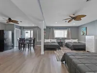 Lakefront Home, Large Firepit Patio, Game Room! Hotels in Cicero