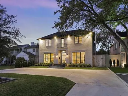 Beautiful Spacious House in the Park Cities area Отели рядом с достопримечательностью «Хайленд Парк Виллидж»